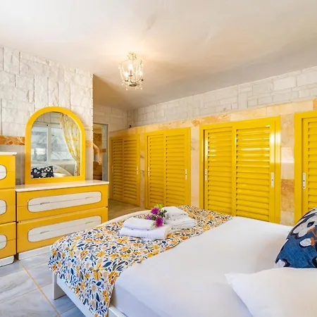 Villa Paco's Luxury 32 *