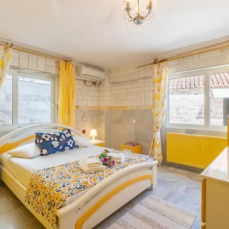 Paco's Luxury 32 Villa